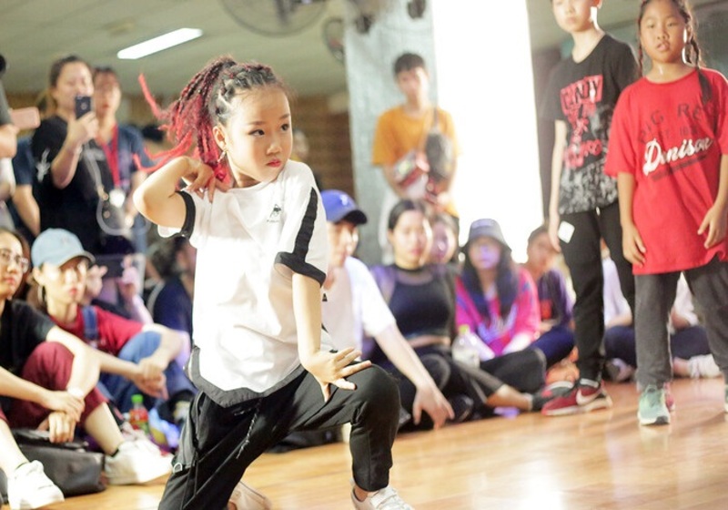 dạy bé nhảy hip hop
