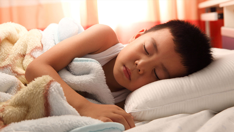 Ba mẹ cần đảm bảo giờ ngủ lý tưởng cho trẻ từ 6 đến 12 tuổi trung bình 9 tiếng mỗi ngày 
