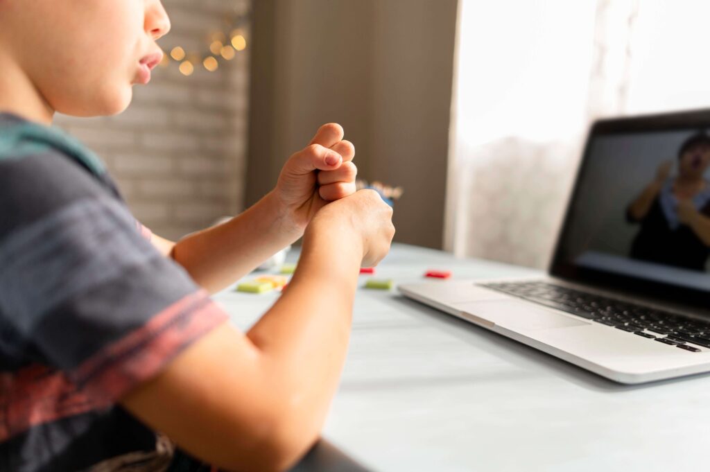 lợi ích khi bé học online