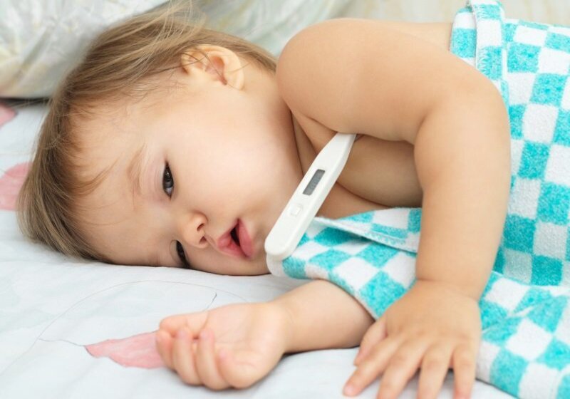 khi bé bị sốt