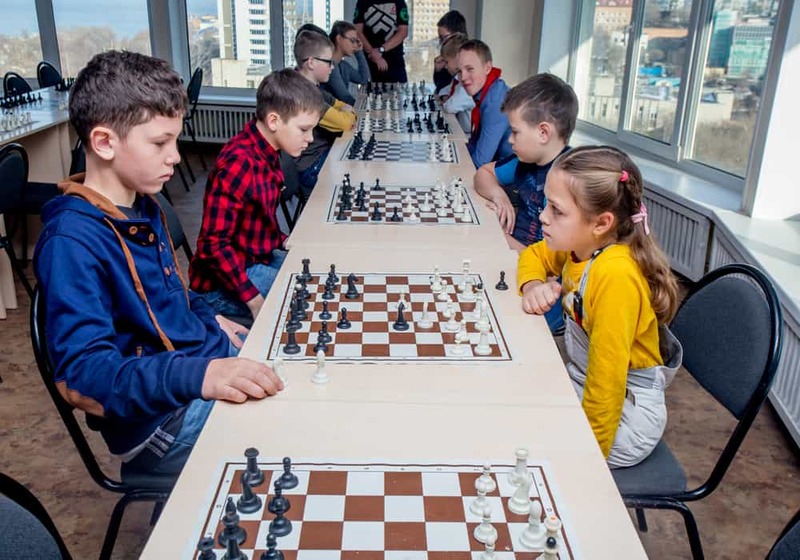 dạy cờ vua cho trẻ em