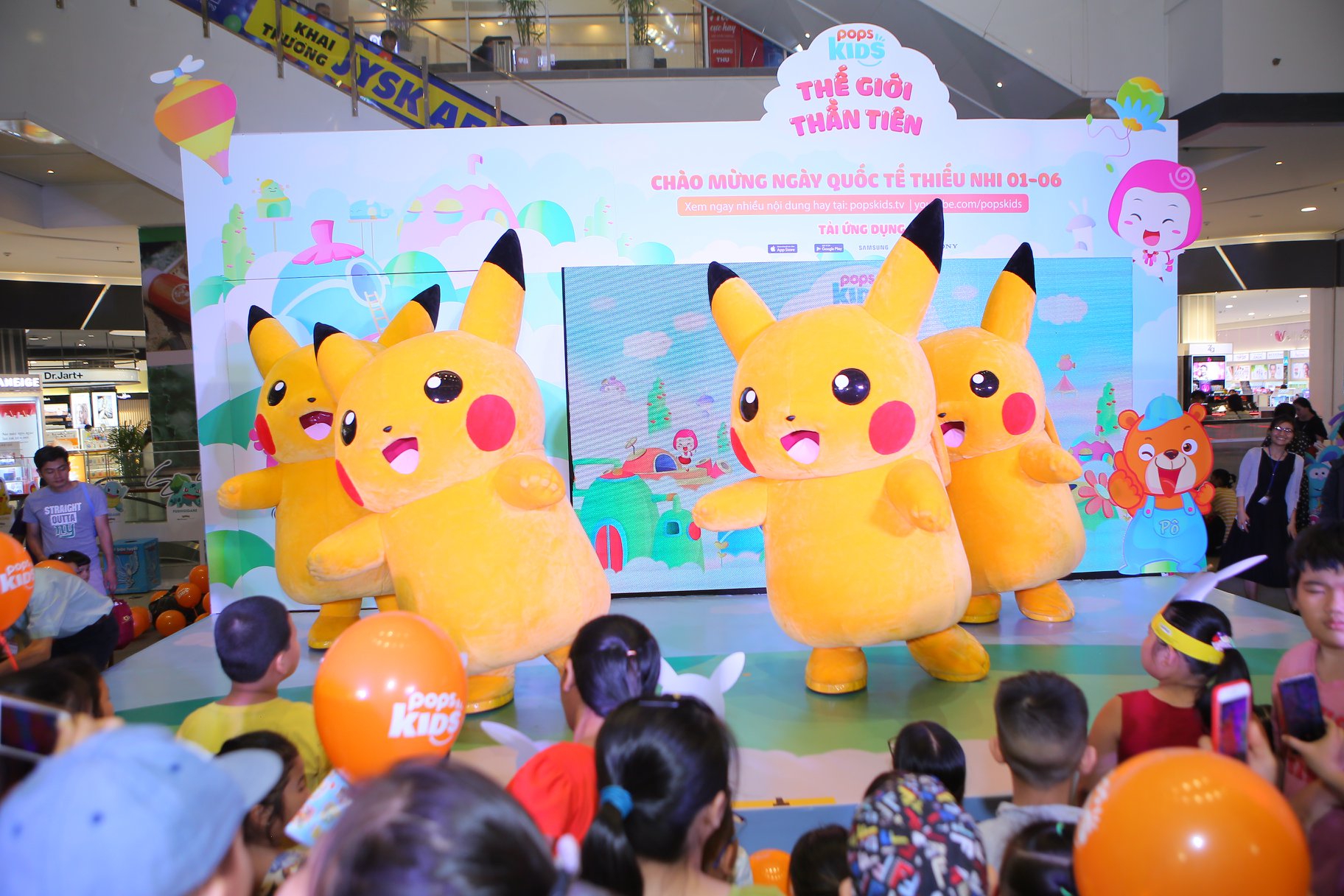 ”Binh đoàn” Pikachu mập ú gây “náo loạn” Aoen Tân Phú